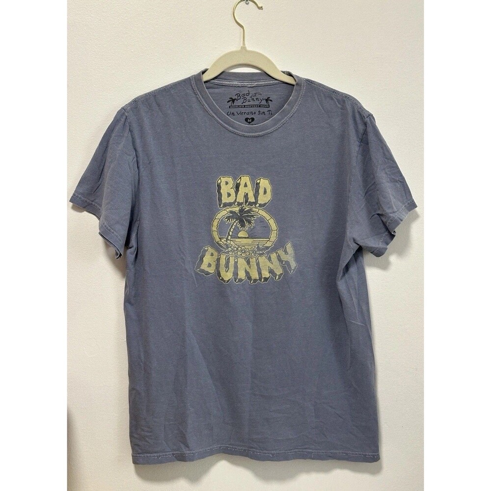 Bad Bunny World Hottest Tour 2022 T-Shirt Size Medium Blue Un Verano Sin Ti